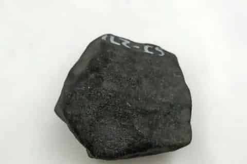莫基湾翡翠原石出什么皮壳,莫基湾翡翠原石出什么皮壳?