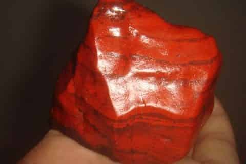 有红色的玉石吗 有没有红色的玉石