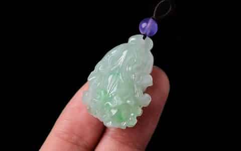 玉和翡翠是一种东西吗, 翡翠是玉吗?