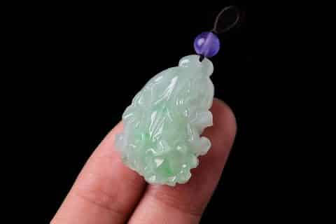 玉和翡翠是一种东西吗, 翡翠是玉吗?