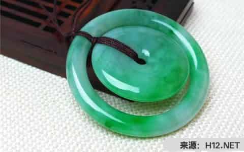 翡翠价格小万是多少钱, 翡翠的价格一般在多少?