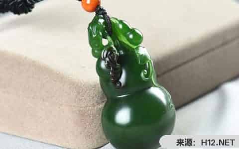 翡翠吊坠价格一般多少, 选购翡翠时需要注意什么?